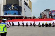 Bendera raksasa 17x8 meter membentang di tengah jalan Kota Tarakan