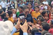 Tony Wenas mengaku tersentuh saat hadir di tengah korban gempa NTT