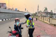 Polwan bagikan 1.000 masker untuk antisipasi dampak karhutla ke warga Palembang