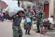 TNI kerahkan prajurit untuk evakuasi warga di sekitar Gunung Sinabung