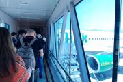 Bandara Hasanuddin kembali normal setelah insiden Garuda pecah ban