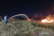 Damkar padamkan kebakaran lahan di Purwokerto Kidul