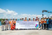 PLN Papua turunkan 50 unit rumah ikan bahan FABA di Pantai Holtekamp