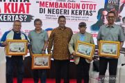 Algadri tawarkan lima solusi di buku "Membangun Otot di Negeri Kertas"