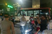 Polisi bagikan 1.200 masker kepada warga di Senen
