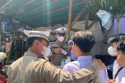 Polres Cimahi sebar masker kepada pelajar mitigasi dampak abu vulkanik