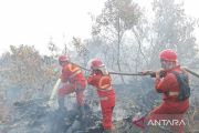 Manggala Agni padamkan karhutla di Gelumbang Muara Enim
