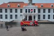 Petugas gabungan lakukan penyemprotan "water mist" di Kota Tua