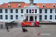 Petugas gabungan lakukan penyemprotan "water mist" di Kota Tua