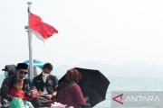 Bakom mengimbau warga sekitar Gunung Anak Krakatau tetap waspada