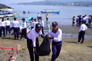 Kodaeral VII bersihkan destinasi wisata Pantai Karang Ria Manado