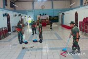 Korpasgat&nbsp;bantu warga bersihkan rumah ibadah di Bekasi