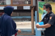 Pemkab Agam bagikan masker ke warga antisipasi ISPA