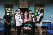 SMBR bagikan masker ke masyarakat di lingkungan perusahaan