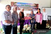 Pemkab Barut tingkatkan kapasitas perajin dengan modifikasi kulit dan anyaman rotan