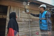 Puluhan keluarga kurang mampu di Sigi terima bantuan pasang baru listrik gratis