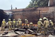 40 personel padamkan kebakaran bengkel kayu di Duren Sawit Jaktim