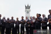 Wartawan Bukittinggi gelar doa bersama di Jam Gadang untuk jurnalis hilang di Krakatau