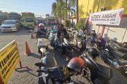 Antrean BBM di Makassar makin parah, warga tagih janji