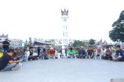 Lima jurnalis hilang saat peliputan bencana Krakatau, wartawan Bukittinggi gelar aksi solidaritas di Jam Gadang