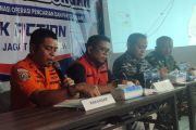 SAR temukan jaket pelampung dan terpal saat pencarian di Selat Sunda