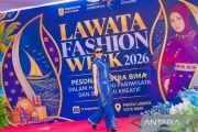 Tenun Bima pikat turis mancanegara