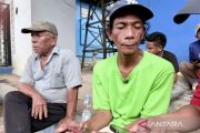 Keluarga penumpang Kapal Virgo Transport 8 cemas menanti evakuasi di Pelabuhan Trisakti
