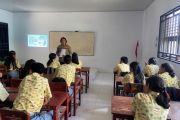 Polda Maluku bekali pelajar etika pergaulan dan bijak bermedia sosial lewat program polisi mengajar