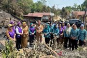 PKK Barito Utara serahkan santunan untuk korban kebakaran di Liang Buah