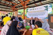 Pelatihan olah minyak jelantah, Tim PkM Farmasi Klinis Unbrah Ajarkan masyarakat Koto Alam Tanah Datar pembuatan sabun