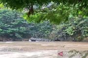 Pengemudi mengantuk, Avanza terperosok ke Sungai Batang Gadis