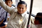Prabowo jajal LRT Kelapa Gading-Manggarai bersama pelajar