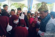 Kementan beri bibit kelapa dan benih padi untuk 20.200 ha lahan Riau