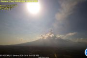 Gunung Semeru erupsi lagi Rabu malam, disertai suara dentuman