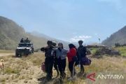 TNI orders air evacuation for OPM victim's widow in Papua