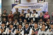 Wamen P2MI lepas 40 pekerja asal Sumbar ke Malaysia