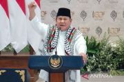 Prabowo teriakkan "Free Palestine" dan kenakan keffiyeh di Gontor