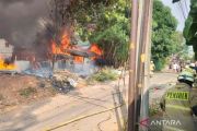 40 personel Gulkarmat padamkan kebakaran rumah di Cakung