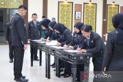 Lantik 5 Pejabat Fungsional Non-Manajerial, Kakanwil Kemenkum Riau tekankan dedikasi dan integritas