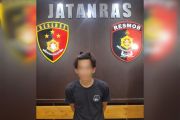 Diduga curi ponsel, pemuda di Palangka Raya kepergok sembunyi di balik gorden