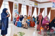 Siswa Lansia Salo tertawa bahagia, antusias dengarkan kisah adat istiadat