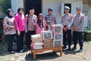 Jumat berkah, Polsek Talamau berikan bantuan sembako ke penyandang disabilitas di Jembatan Panjang