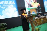 Melshanda Intan Monica, wisudawan Farmasi UMS yang serukan keberanian perempuan untuk memimpin