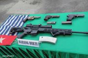Empat anggota KKB serahkan senjata api dan kembali ke NKRI