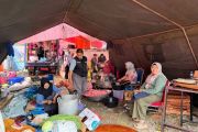 Dapur umum Kemensos layani warga terdampak banjir bandang Arosuka