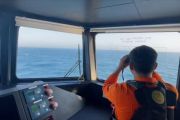 Kapal Tunda dengan 8 ABK tenggelam, tim SAR susuri perairan Bawean