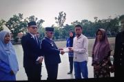 Pemkab Pasaman Barat serahkan buku tabungan bantuan usaha warga terdampak bencana