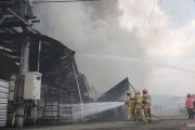 Supermarket Trans Home ludes terbakar