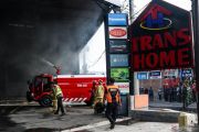 Supermarket Trans Home ludes terbakar