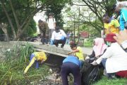 Pemkot kerja bakti bersihkan lingkungan di Kelurahan Wai Mhorock Abepura
